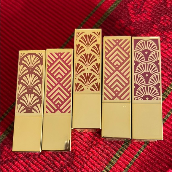 Estée Lauder Limited Edition Lipstick- Shade Dramatic Rose - Picture 3 of 7